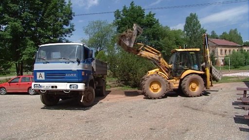 Odmítli pomoc od Roma, obvinil je z rasismu