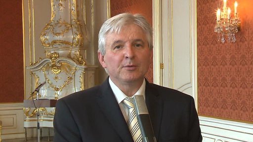 Prezident Miloš Zeman jmenoval novým premiérem ekonoma Jiřího Rusnoka