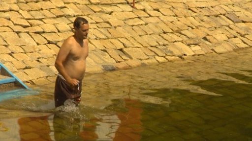 S letními teplotami se postupně začíná zhoršovat i kvalita vody ke koupání