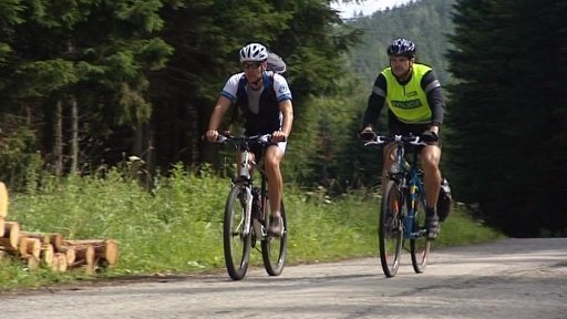 Šumavu hlídá už rok cyklohlídka policie a strážní služby