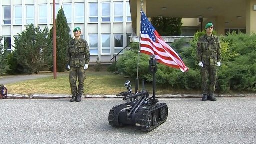 Pyrotechniky a průzkumníky nahradí robot