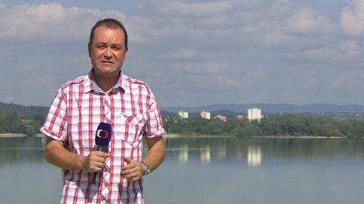 Obyvatelé obce Spyta na Náchodsku se bouří proti nové výstavbě domů na břehu přehrady Rozkoš.