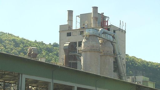 Problémy s prašností v cementárně v Radotíně