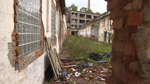 Bývalá textilka Tepna Náchod je rájem zlodějů a vandalů