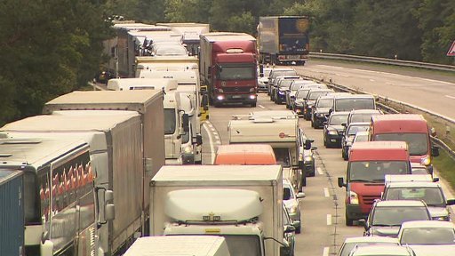 Omezení komplikují provoz na dálnici D1 na Benešovsku