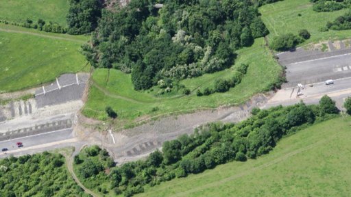 Sesuv na D8 nelze zlikvidovat bez předchozího průzkumu