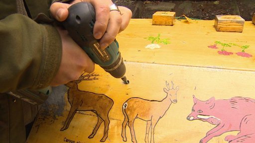 Strážci Krkonoš jsou v terénu a sundávají informační tabule