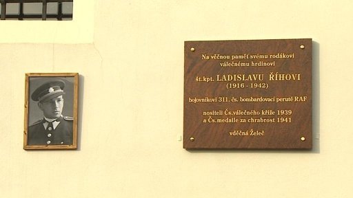 Hrdinství válečného pilota připomíná nová pamětní deska