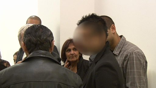 Za mačetový útok v Novém Boru půjdou dva muži na 15 let a jeden na 17 a půl roku do vězení