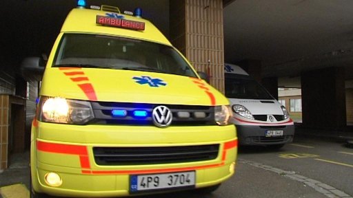 Nezkušení řidiči usedají za volant záchranné služby