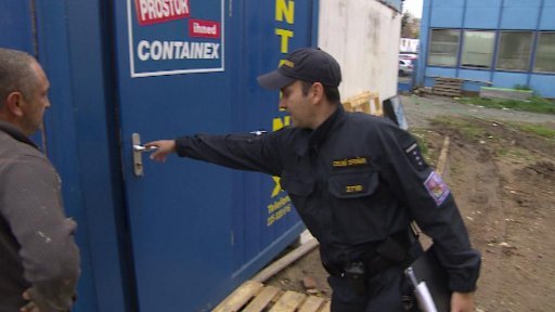 Kontroly celníků: řada cizinců v Pardubickém kraji pracuje bez povolení