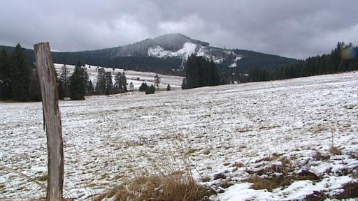 Na Šumavě napadlo deset centimetrů sněhu, padal i v Krkonoších