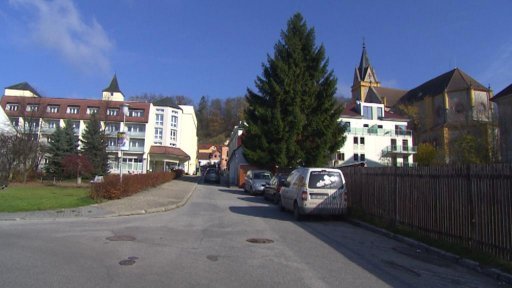 V Hluboké nad Vltavou se místní dostali do sporu kvůli nové zámecké cestě