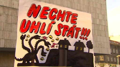 Lidé z Horního Jiřetína a Litvínova dnes protestovali proti prolomení těžebních limitů
