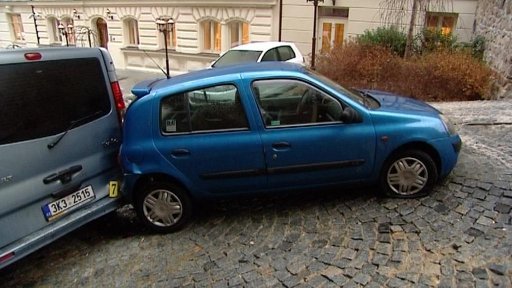 Kvůli ledovce byly ráno nehody i zranění