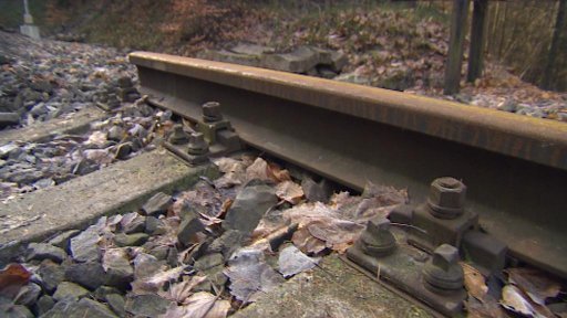 Trať u Křižan zničená při záplavách se konečně začíná opravovat