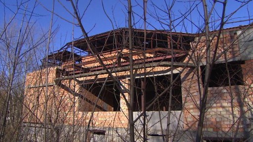 Spornou demolici sportovní haly prověří policie