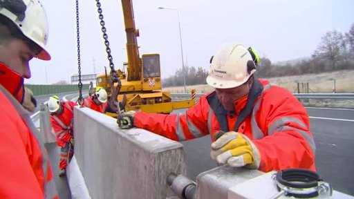 Řidiči začali používat dva nové úseky silnice R7