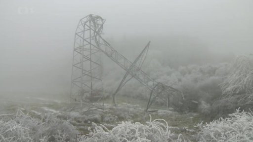 Kvůli silné námraze na Vysočině popadaly stožáry vysokého napětí