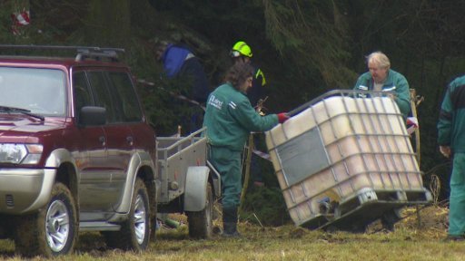 Zloději navrtali potrubí s naftou