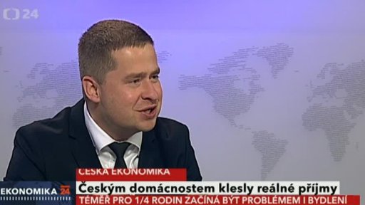 Českým domácnostem klesly reálné příjmy
