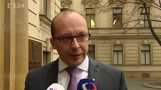 Oslabená koruna minimálně rok a půl