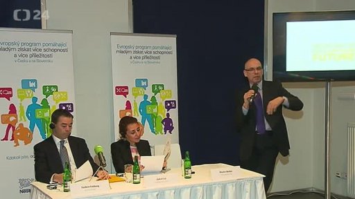 Míst pro absolventy přibývá