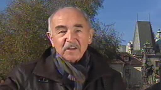 Evropa nahlíží za české politické kulisy