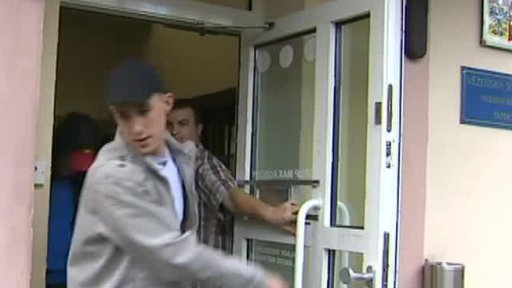 Propouštění vězňů pokračuje