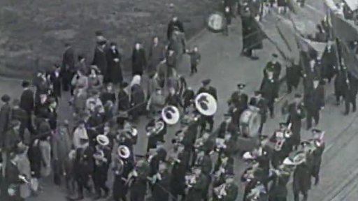 VIII. sjezd: schůze členů na Staroměstském nám. (1946)