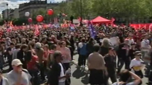 Hrozí Francii sociální rozpad společnosti?