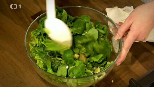 Špenátový salát s teplou zálivkou