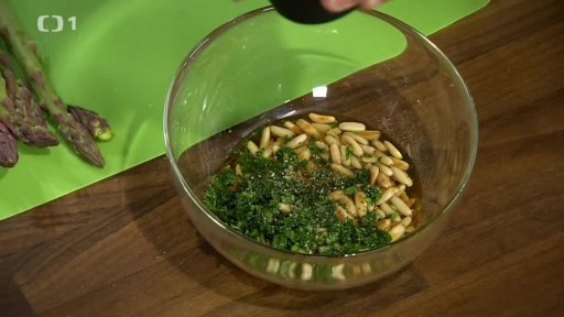 Salát ze syrového chřestu