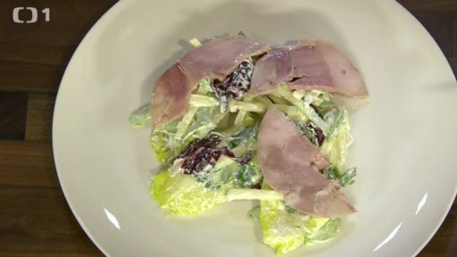 Vepřová šunka se salátem z čekanky a jablek - dokončení