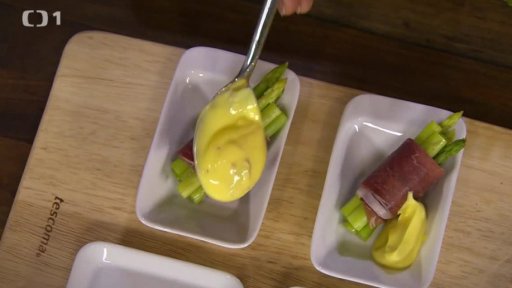 Zelený chřest v pršutu