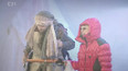 Nyní se na cestu v Klárčině kufru po pradědečkovi vydává Tomáš a přistane s ním až na Mount Everestu.