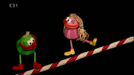 Fámula už se nechce s Mufem dál hádat. Nebaví ji to. Lepší je být kamarád.