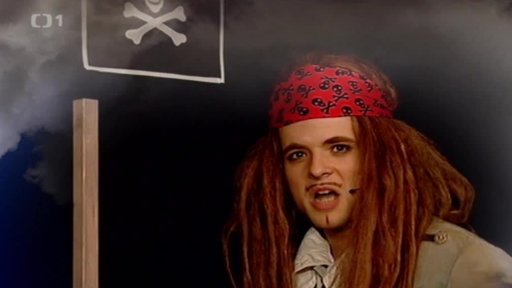 Fámule je líto, že si nemůže hrát na piráty s kluky. Filip s Tomášem v tom ale nevidí žádný problém a udělají z Fámuly krvelačnou Lil.