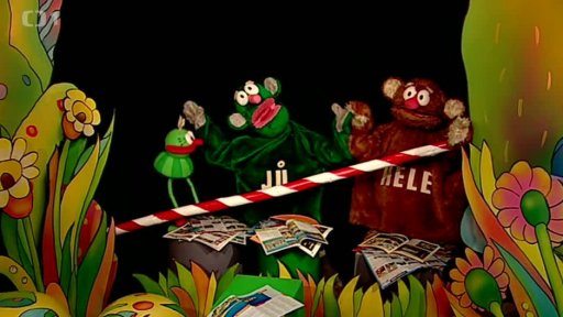 Muf si v moři zájezdů nemůže vybrat, ke kterému moři by se mohl o prázdninách vydat.