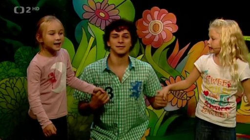 Mufikanti Filip a Tomáš učí děti písničku o září…