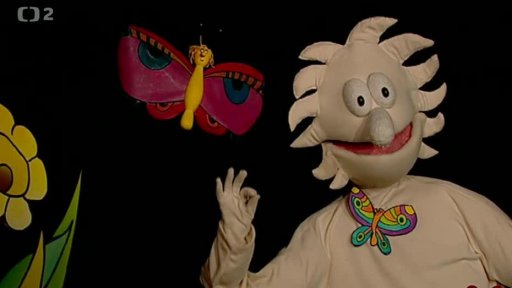 Pan Pip s Otylkou zapalují čtvrtou svíčku na adventním věnci.