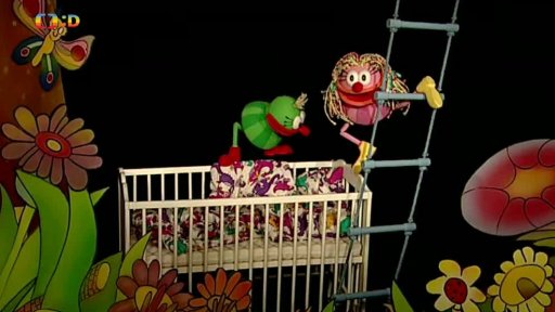 Muf se probouzí ze snu o dětském táboře a bojí se, že plyšáci ze Studia Kamarád budou na Déčku ztracení. Fámula ho ujistí o pravém opaku.