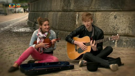 Dé pětku uvádí Marta Dancingerová a Adam Mišík