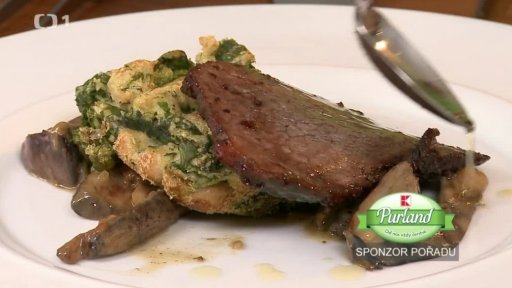 Pečená hovězí loupaná plec s bylinkovou nádivkou a houbovou šťávou