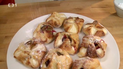 Plundrové koláče s tvarohem a švestkami