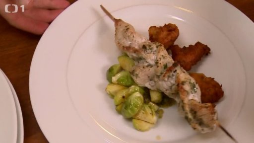 Vepřový špíz s bramborovými kroketami a růžičkovou kapustou