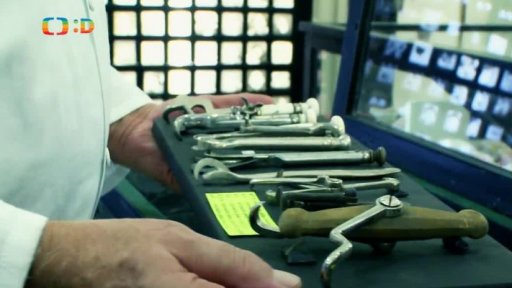 Stopy: Muzeum stomatologie - chirurgické nástroje