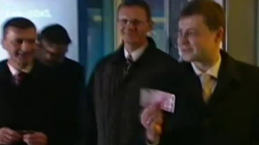 V Lotyšsku se ode dneška platí eurem