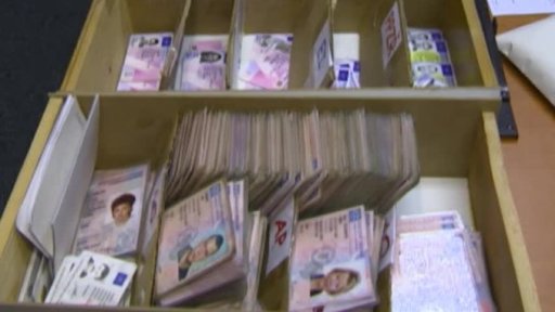 Přes 200 tisíc lidí si ještě nevyzvedlo nový řidičský průkaz