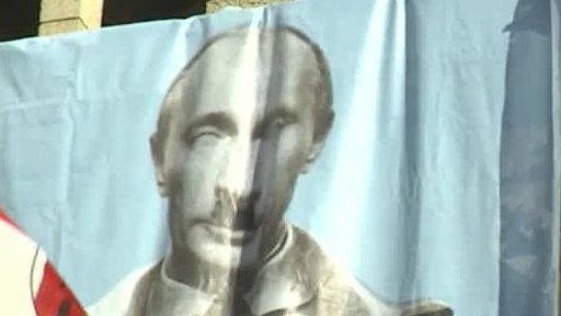 Vyvěšení plakátu prezidenta Vladimira Putina